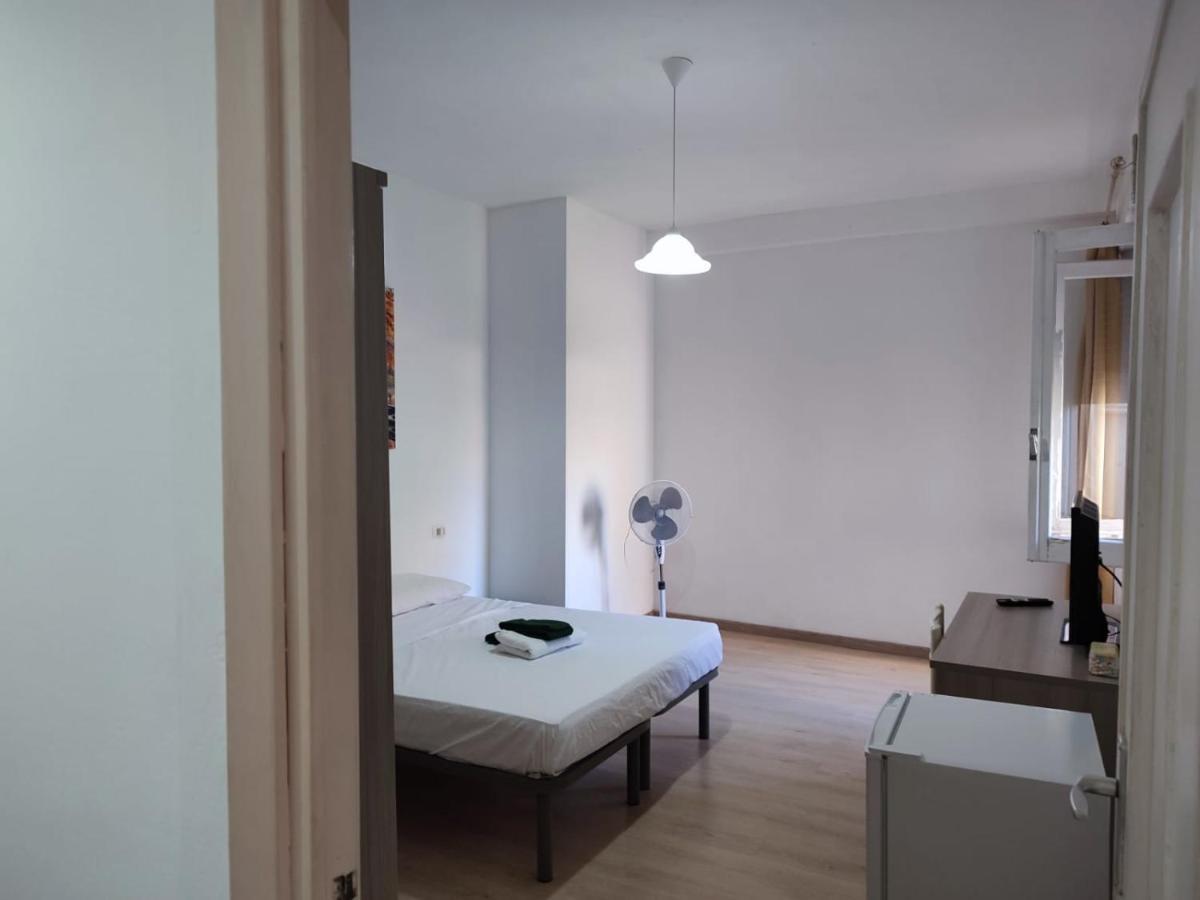 Rooms For Rent 67 Сассарі Екстер'єр фото